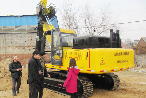 澳大利亞客戶訂購履帶旋挖鉆機